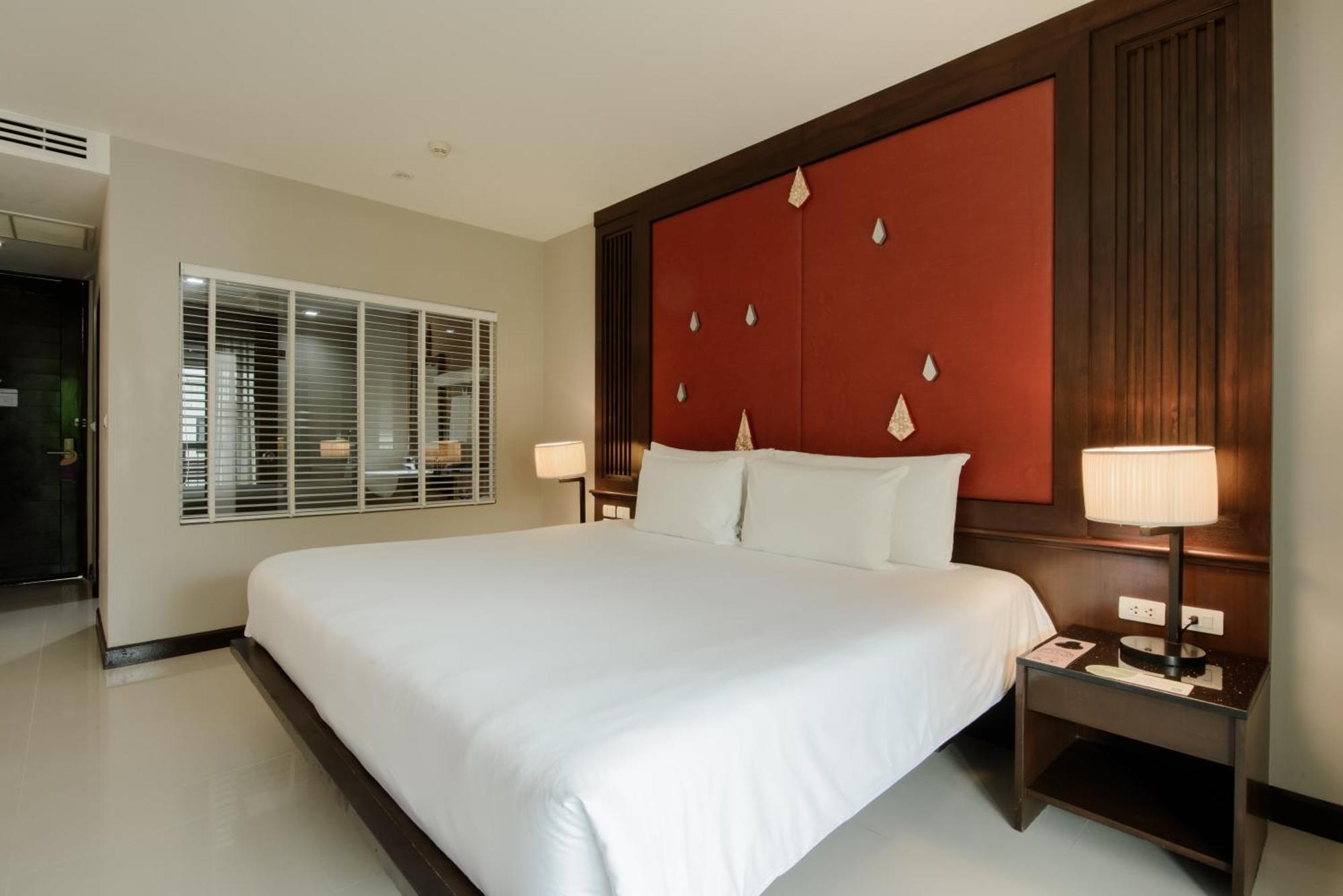 Deluxe King Room,1695323696:JPEG